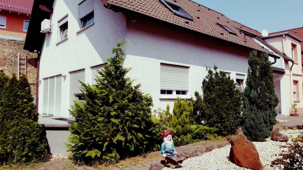 White House 'Privatzimmer' Мангейм Экстерьер фото